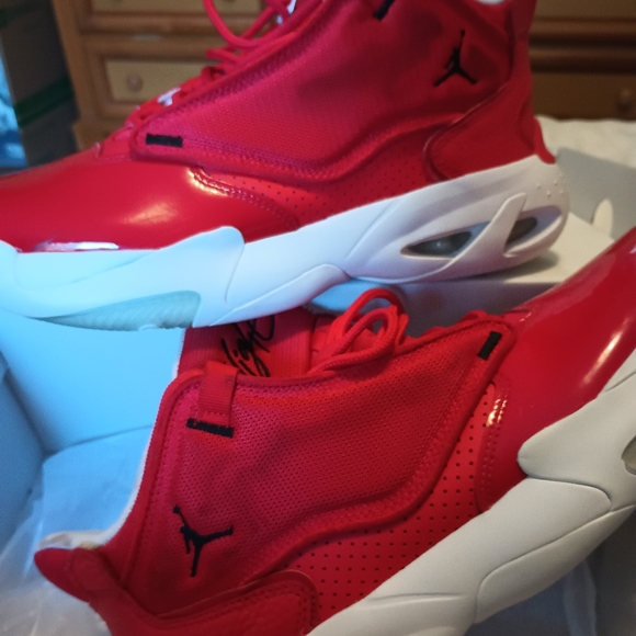 🔥Super Fire Men's Red Hot Jordan Max Aura 4 Classic 9.5 - Picture 2 of 10